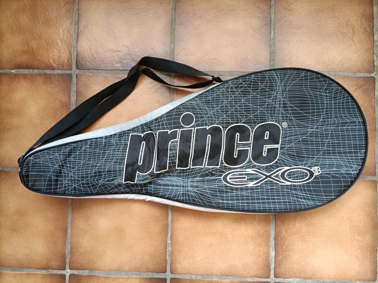 Tennisracket beschermhoes met ritssluiting. Lengte 74 cm.