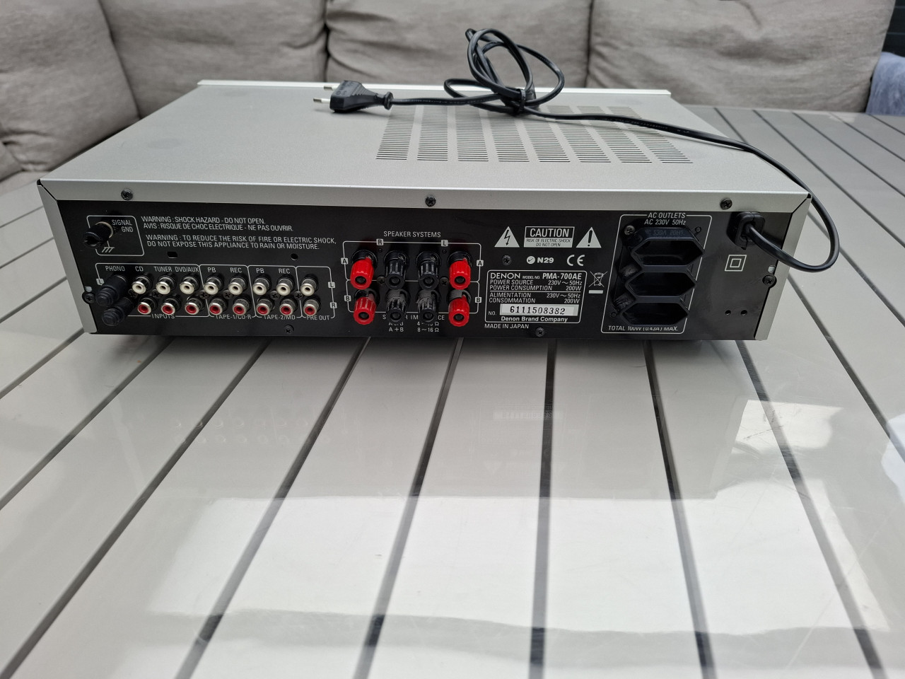 De DENON PMA-700AE versterker zilver