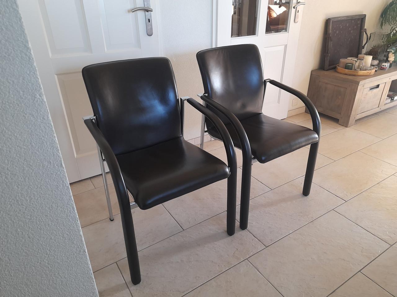 2 Leren Stoelen ( in goede nette staat )