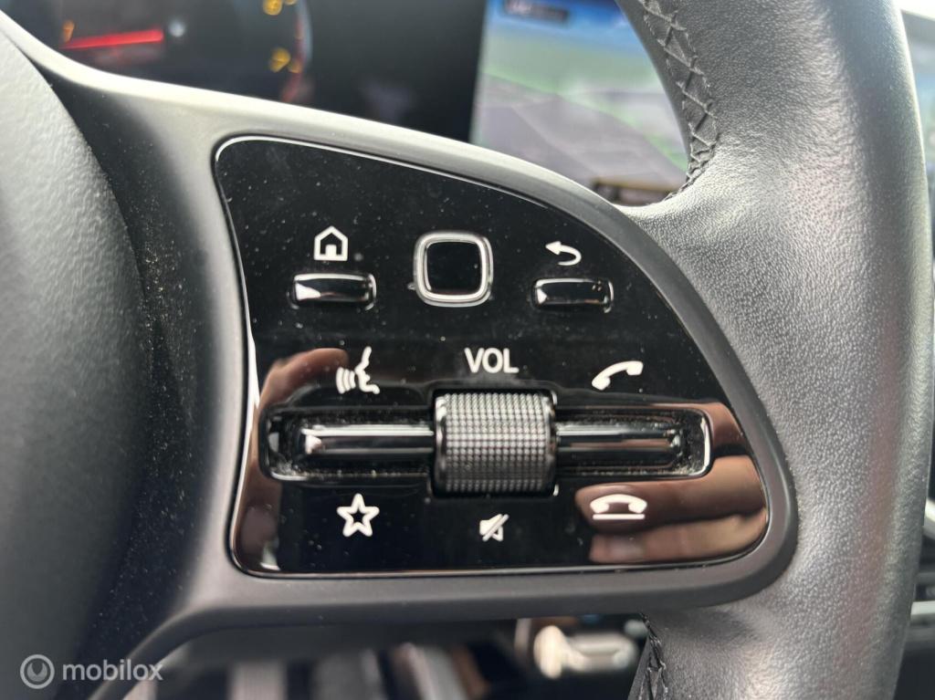 Mercedes-Benz Cla shooting brake 19 inch apple carplay 180