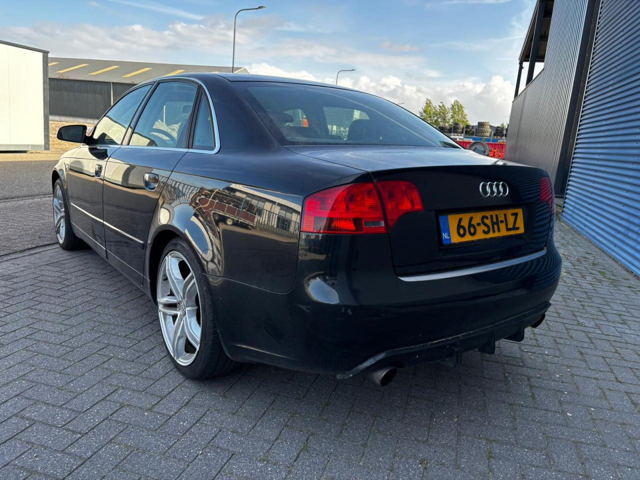 Audi A4 limousine 1.8 20vt automaat!