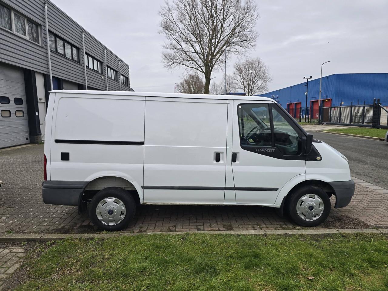 Mooie en nette Ford Transit 260 2.2 TDCi