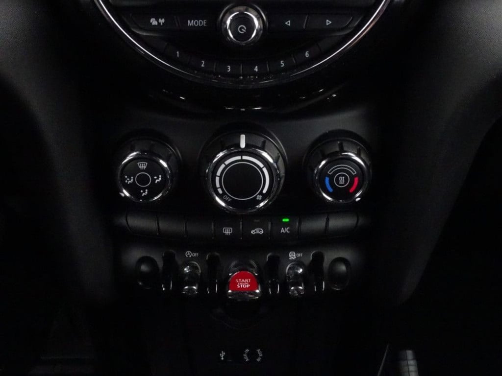 Mini Cooper mini 2.0 serious business 5-deurs | led | navi | 18"