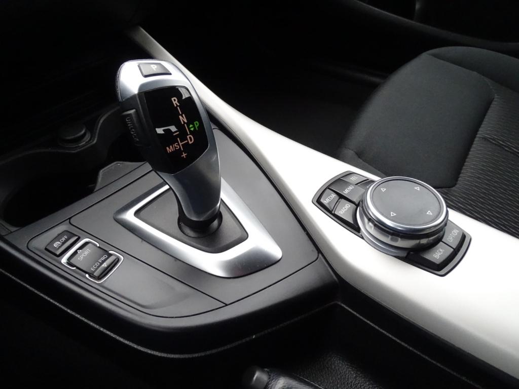 BMW 1 Serie 118i corporate lease essential automaat | led | navi