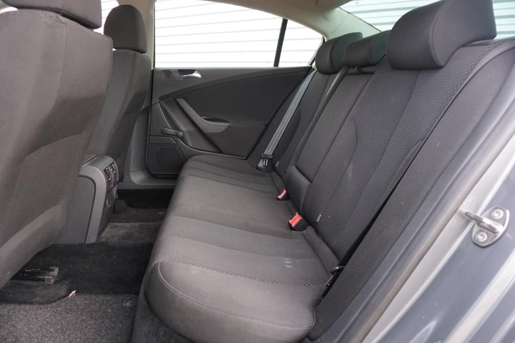 Volkswagen Passat 2.0 fsi trendline airco / cruise / elektr. ramen / trekha