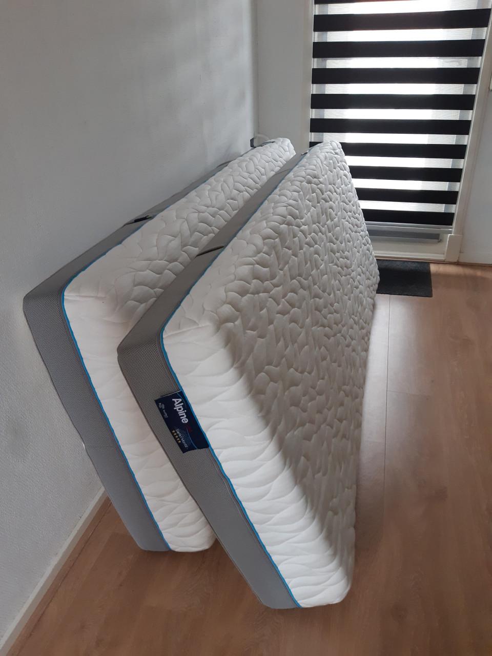 2 Koudschuim matrassen Sankt Moritz van Alpine Plus