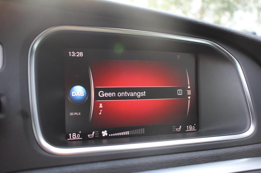 Volvo V40 2.0 t2 r-design - leder/alcantara - harman kardon - led - navi - 