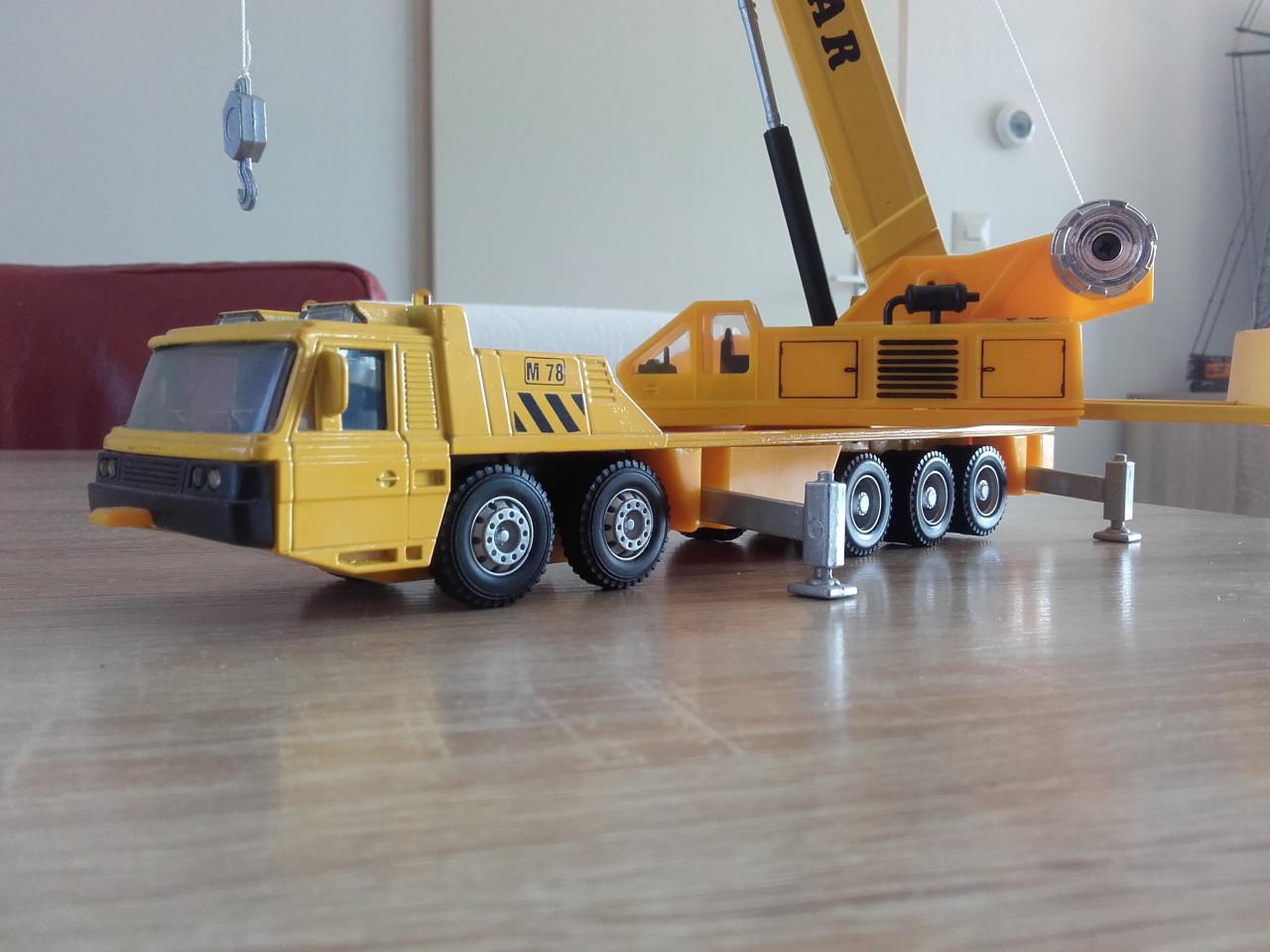 Grote hydro 100 tons? Hino? 1/50