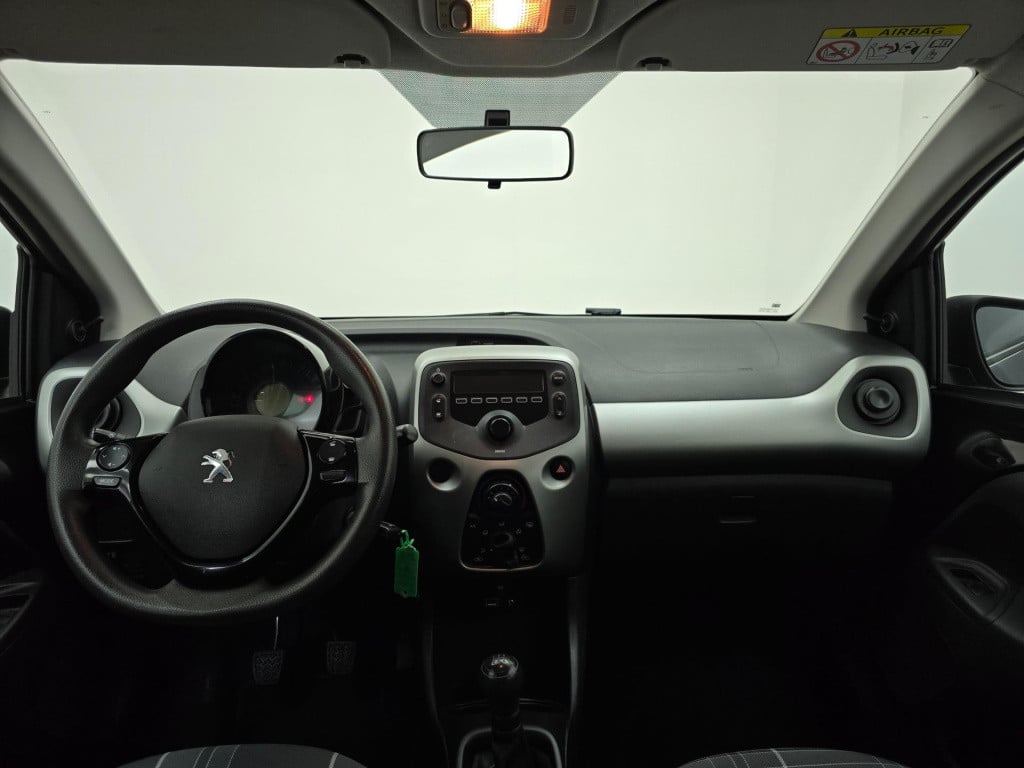 Peugeot 108 occasion in zwart met airco en bluetooth connecten | tweedehand