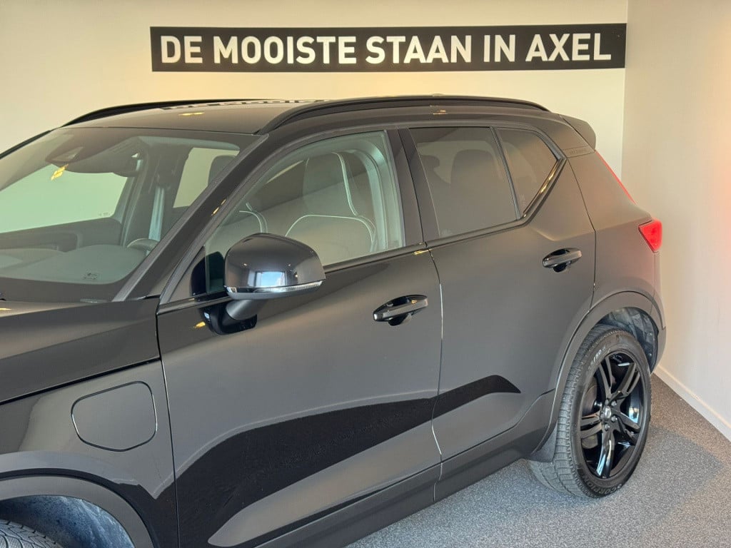 Volvo XC40 1.5 t4 recharge r-design black edition