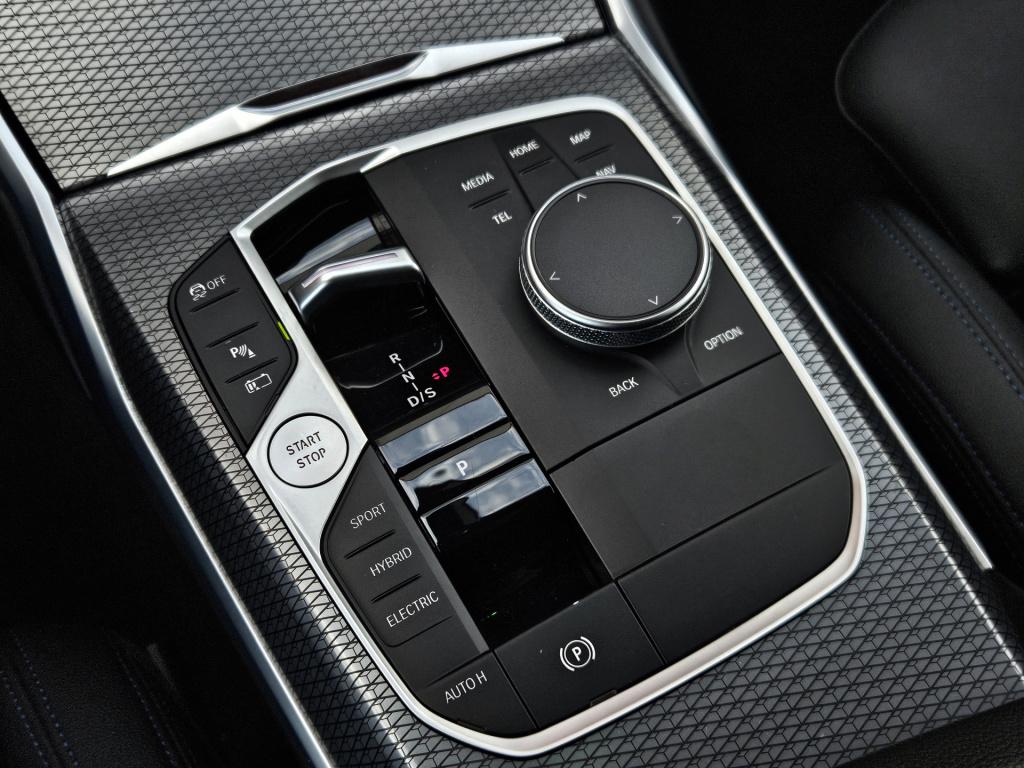 BMW 3-serie touring 330e m-sport | acc | carplay | camera