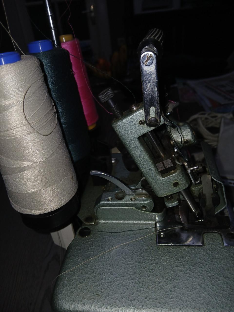 Breloc overlock machine