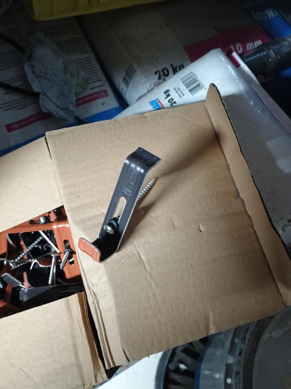 Verschillende soorten dakpan haken