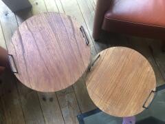 2 ronde bijzettafeltjes / manden