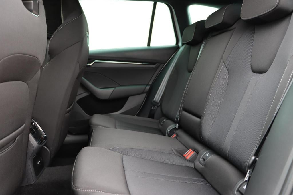 Skoda Octavia combi 1.4 tsi iv phev sportline business | soh 91,1% |