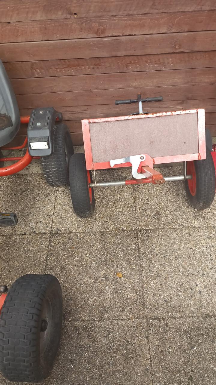 Robuuste mammoet skelter met extra zitje en kiep kar