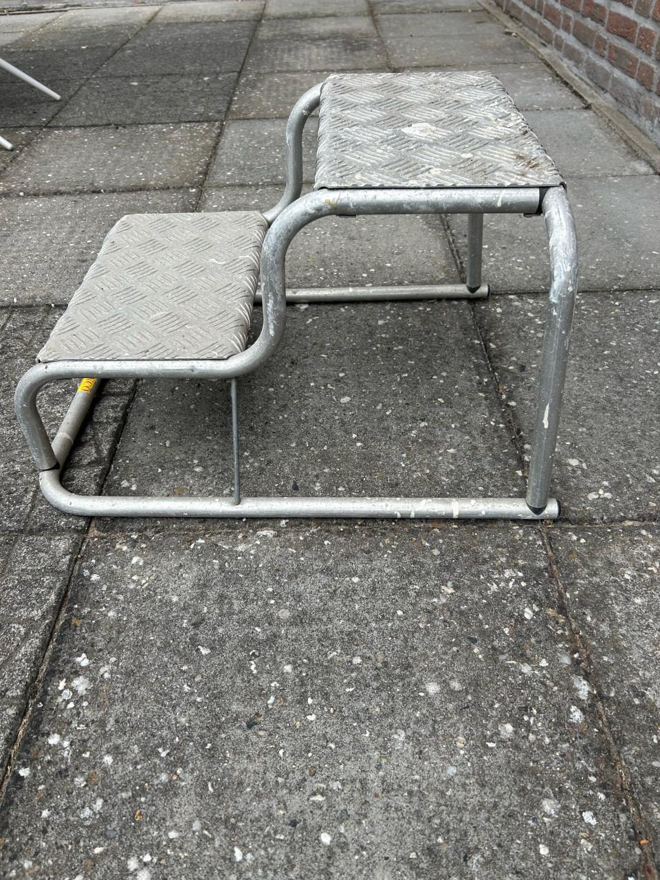 Aluminium  opstapje. 2 tredes