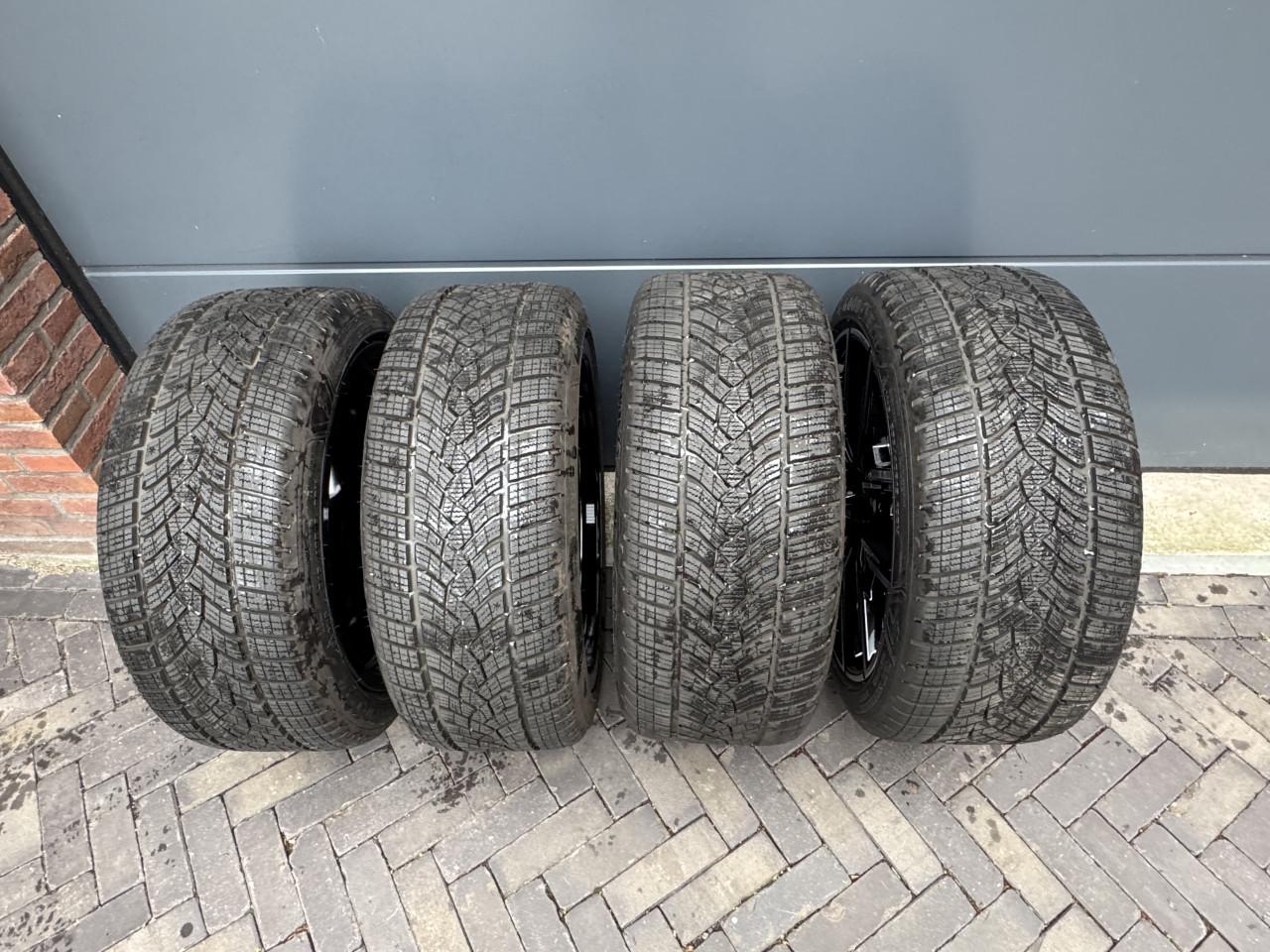 BMW i4 Winterbanden M748 Style Breedset