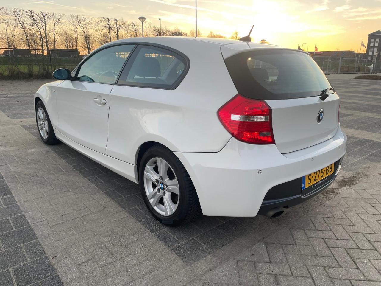 BMW 118i Executive 143 PK nieuwe all season banden – APK tot 01-2027