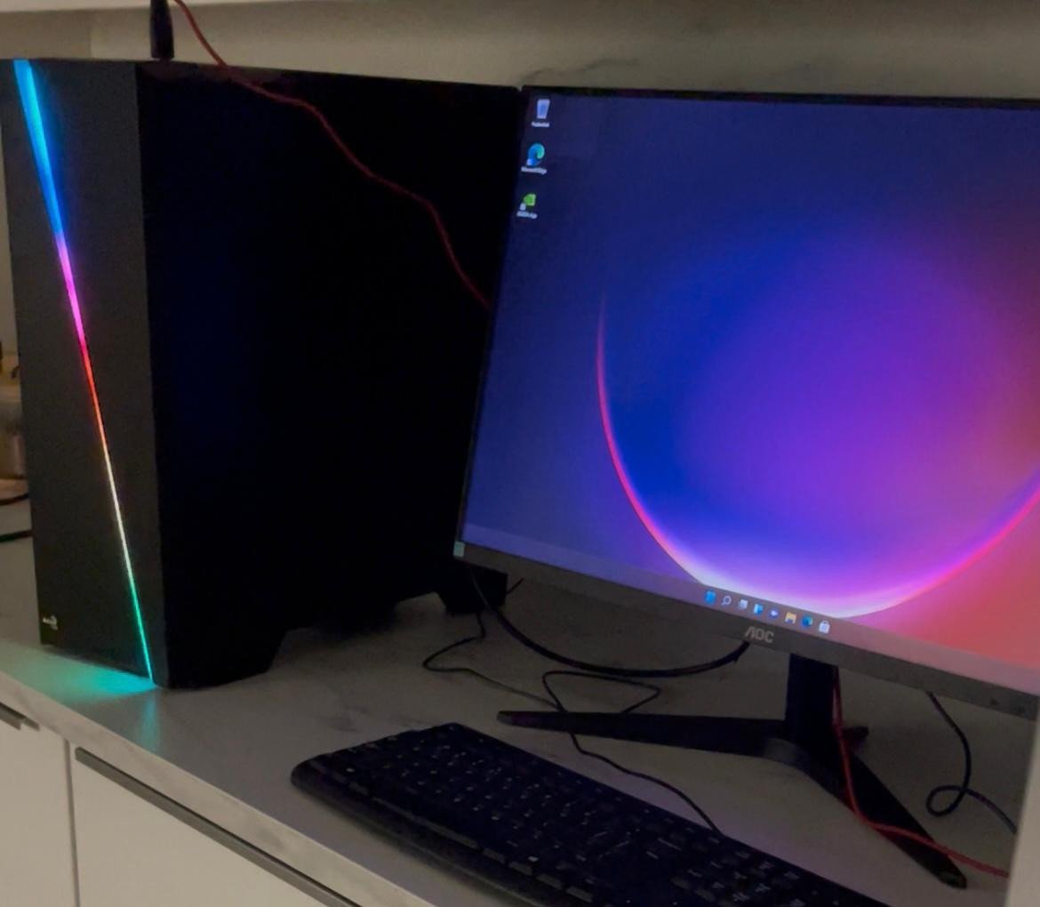 Gaming PC + Monitor + toetsenbord + muis + HDMI kabel // Ryzen 5 - 32GB RAM