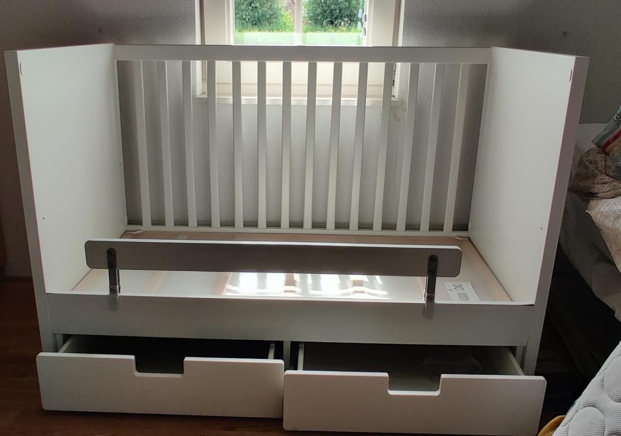 Baby ledikantje Ikea Stuva wit matras enz