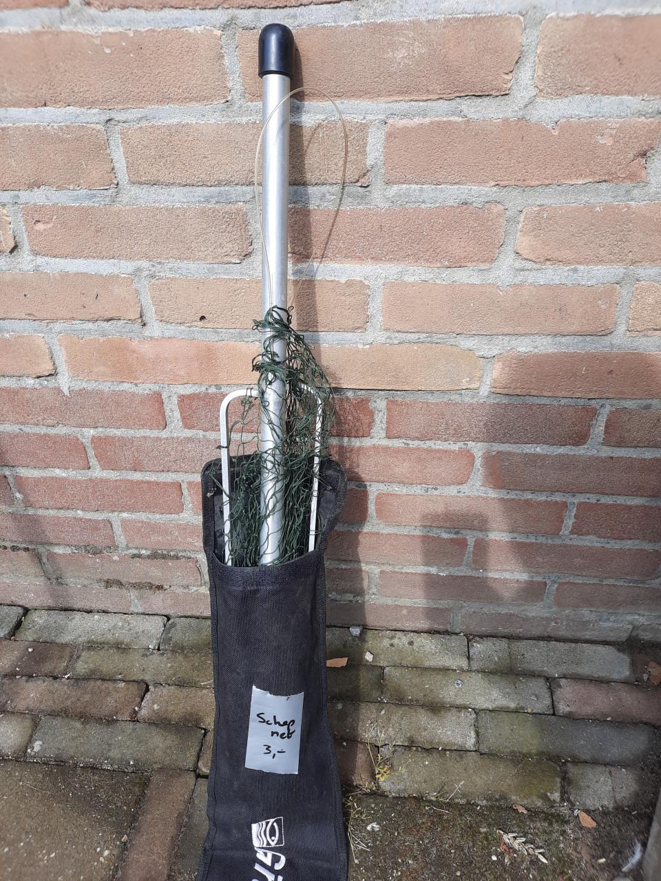 Partij hengels en molens strandhengel zeehengel boothengel karperhengel