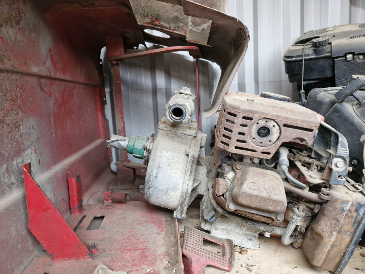 Te koop waterpomp op benzine