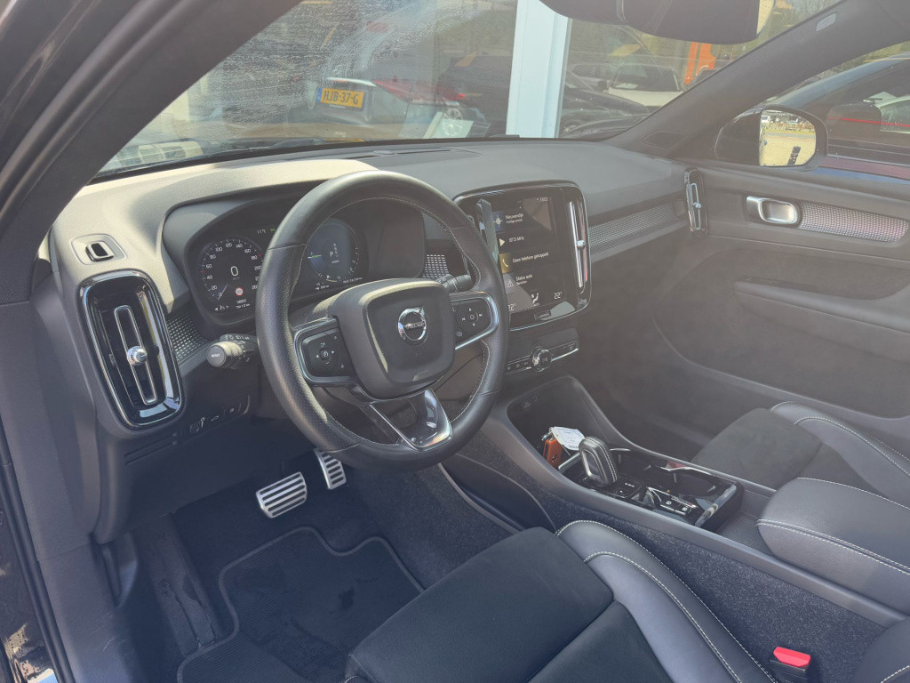 Volvo XC40 1.5 t4 recharge r-design expression