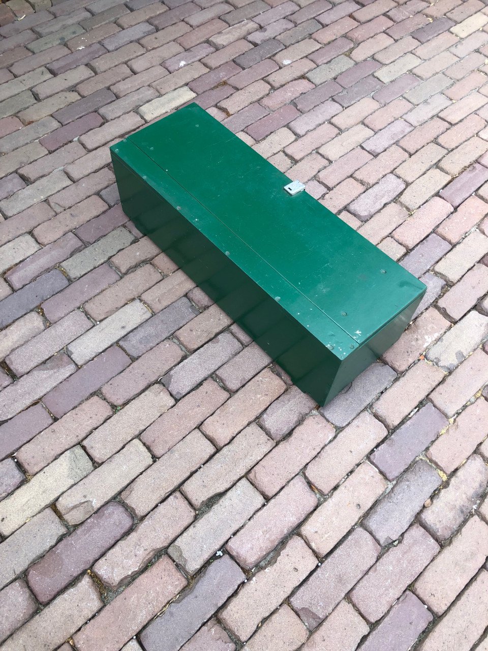 Groene houten kist.