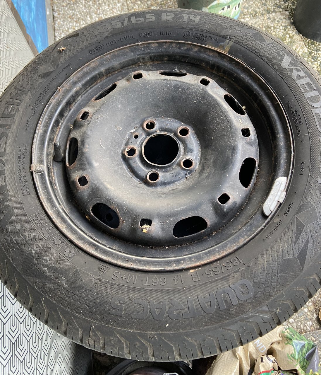 Set winterbanden op stalenvelg 185/65 R14