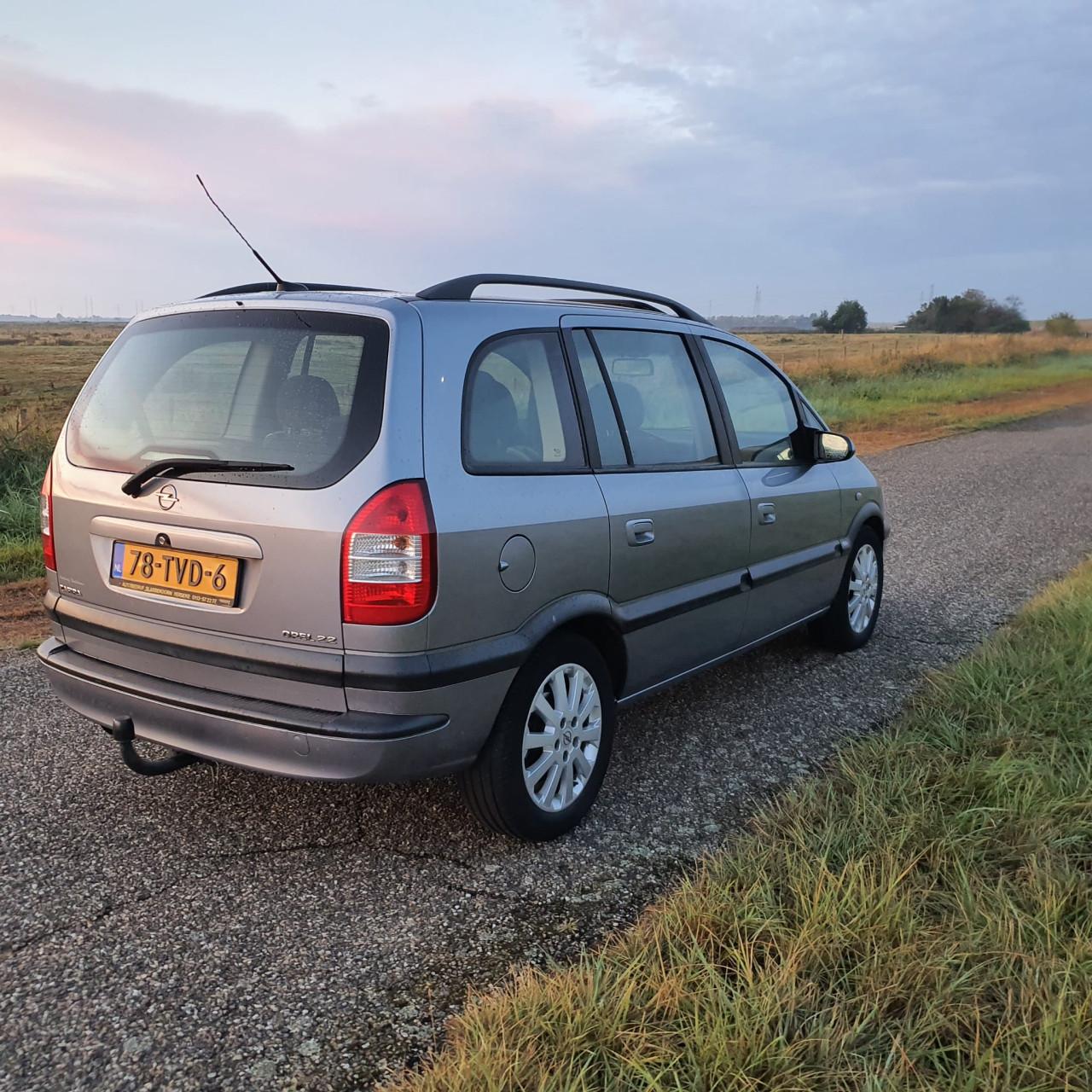 Opel Zafira 2.2 16V Elegance Automaat
