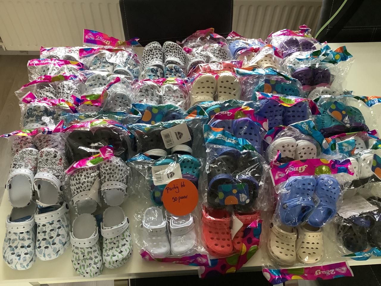 Partij leuke kinder klompen. ( partij 66)