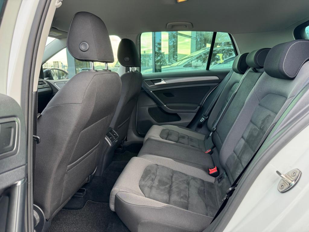 Volkswagen Golf 1.0 tsi * massage stoel * camera * carplay * stoelverwarmin