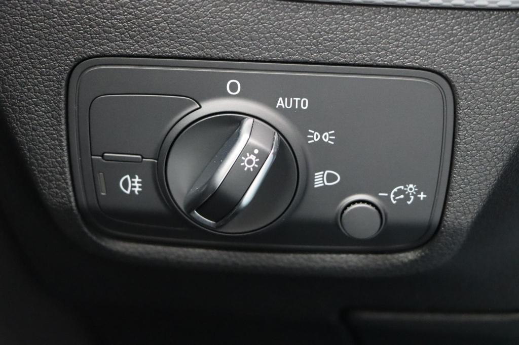 Audi Q2 35 tfsi advanced edition 150pk s-tronic zwart optiek
