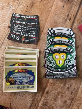Oude etiketten limonadefabriek Hoofdplaat