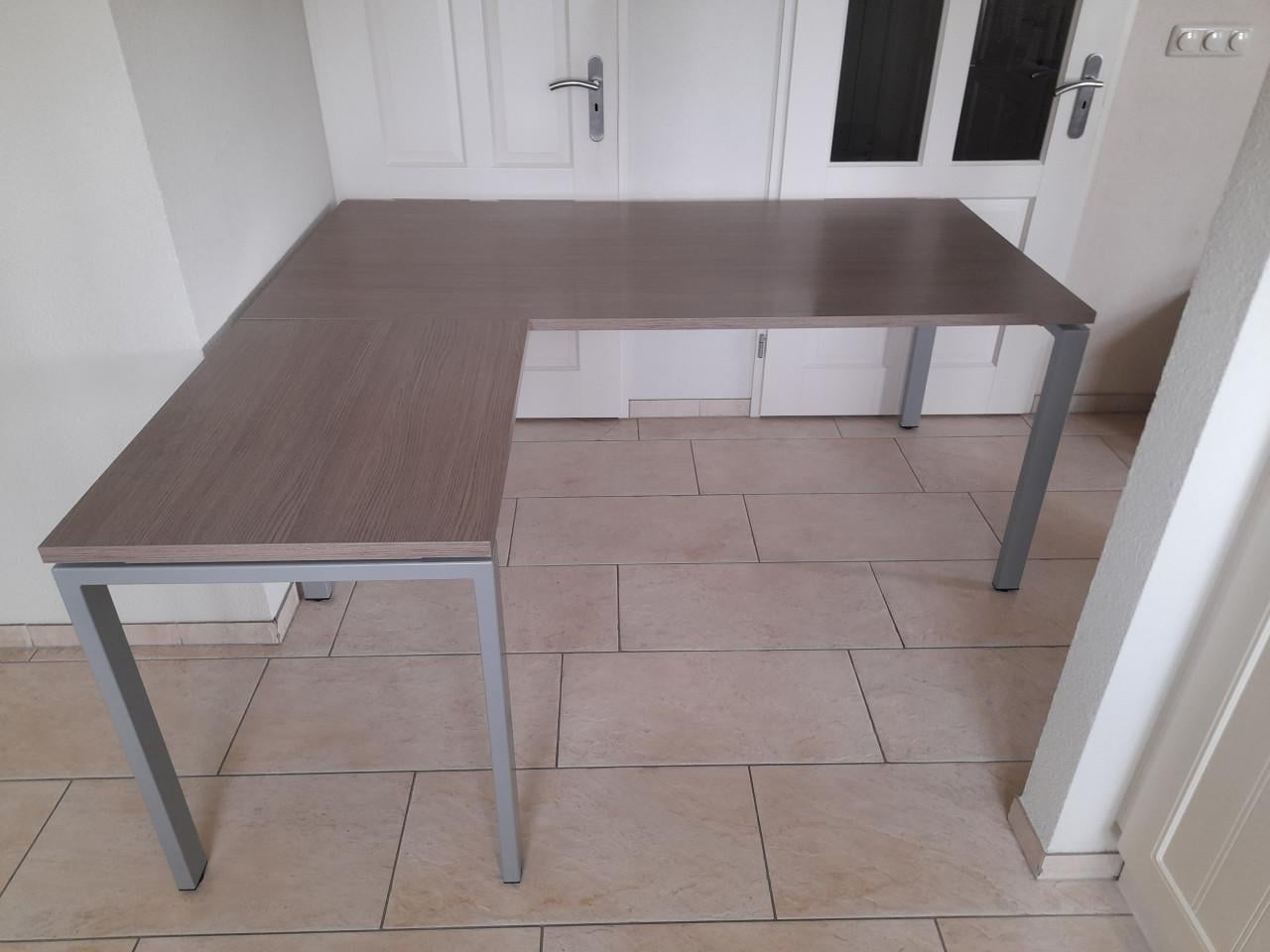 Hoekbureau  90 x 180 + 60 x 80 (z.g.a.n.) Kantoor kwaliteit!