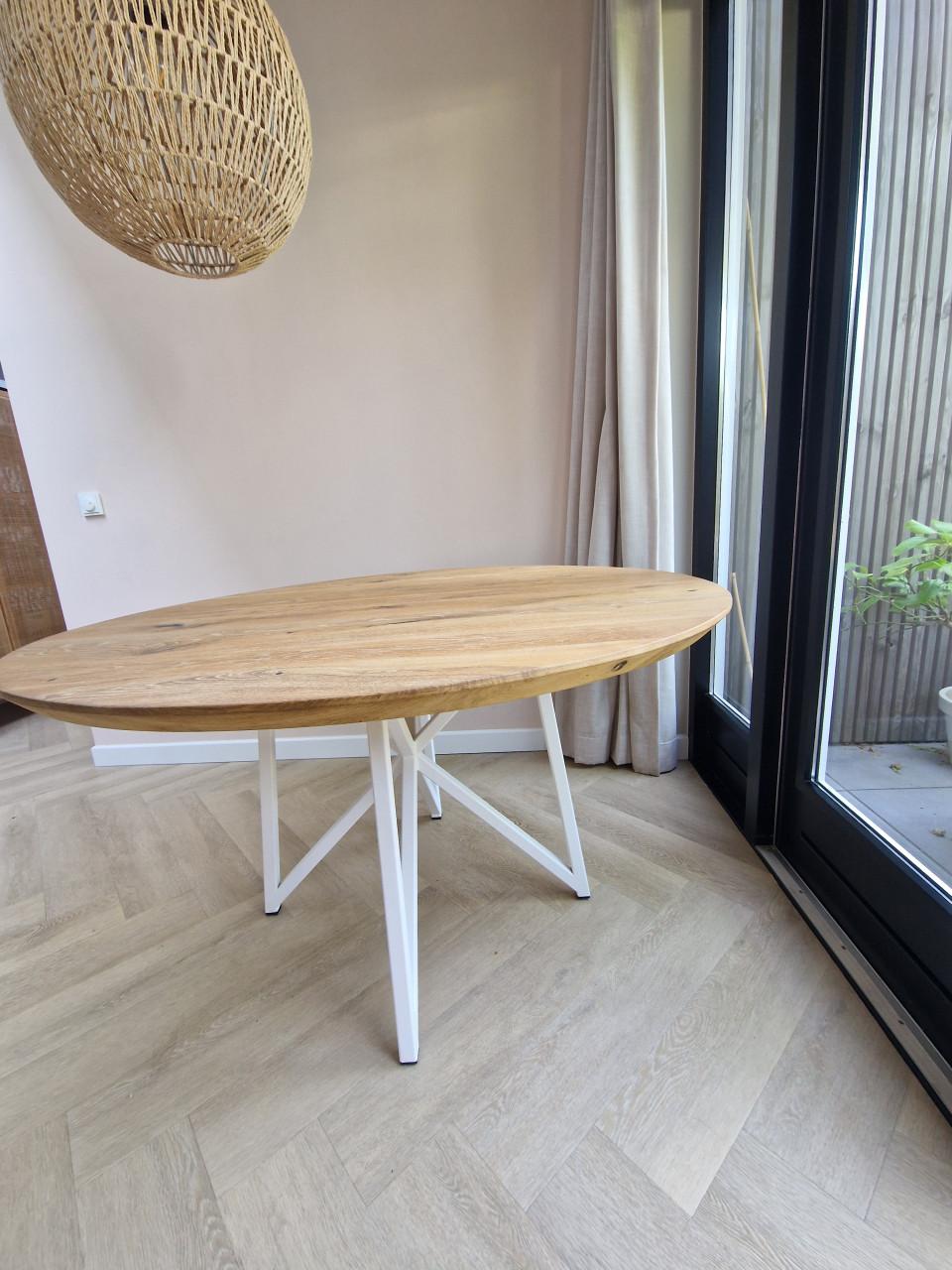 Eikenhouten ronde eettafel