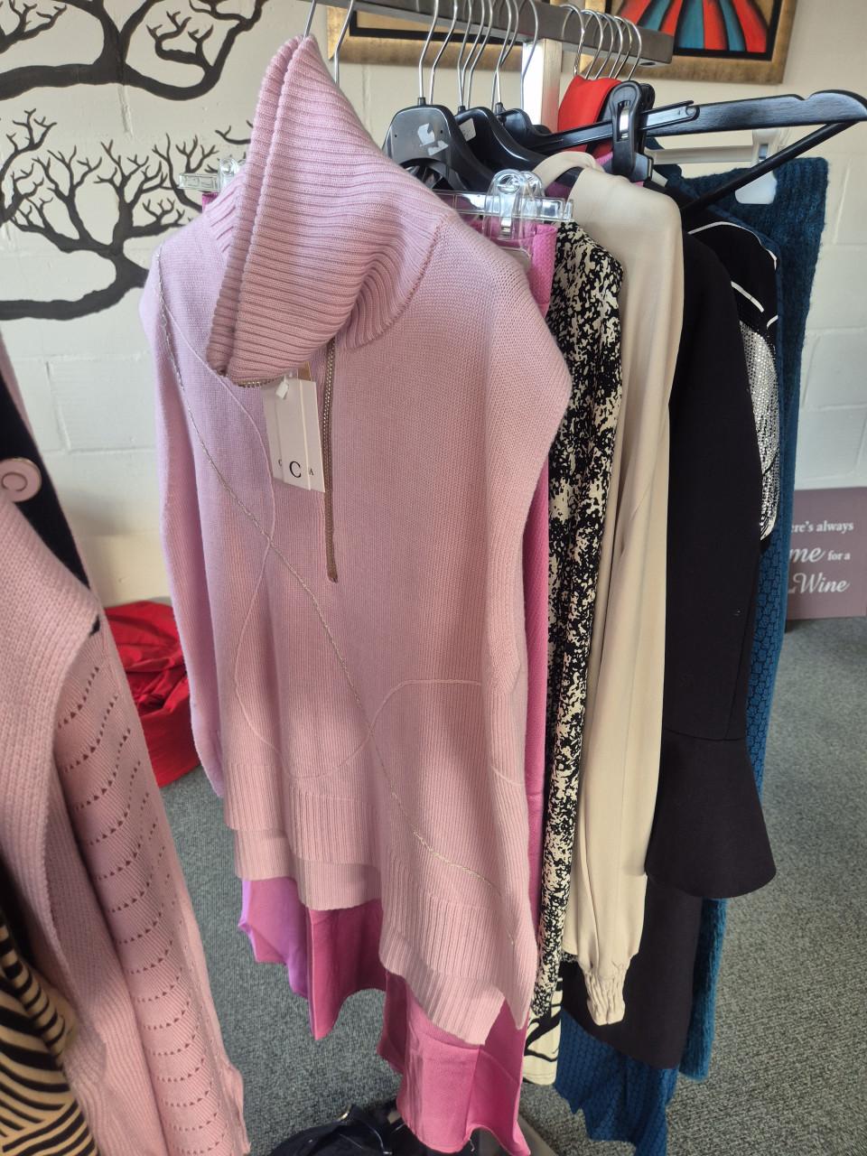 Partij nieuwe dameskleding