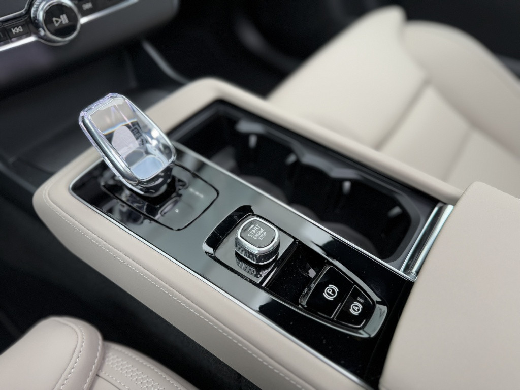 Volvo XC90 t8 awd ultra dark facelift!!