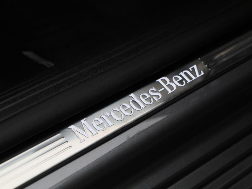 Mercedes-Benz A-Klasse limousine a 250 e amg line | automaat | panoramadak 