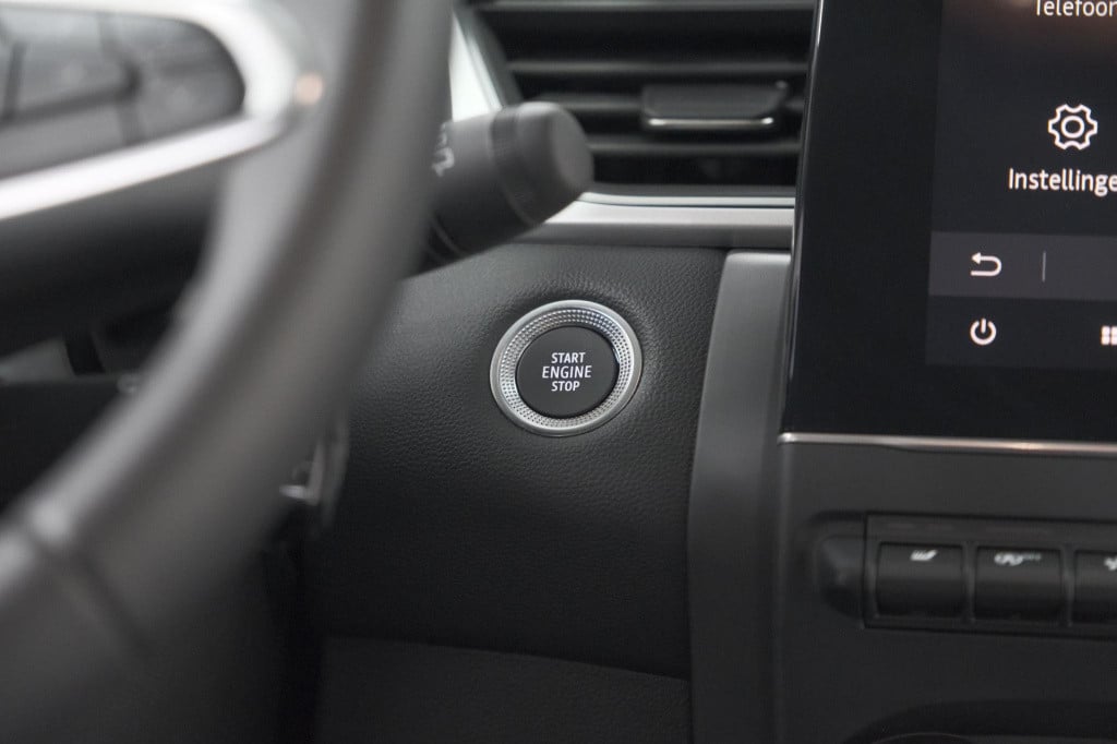 Renault Captur mild hybrid 140 edc techno | camera | 9.3 inch scherm | appl