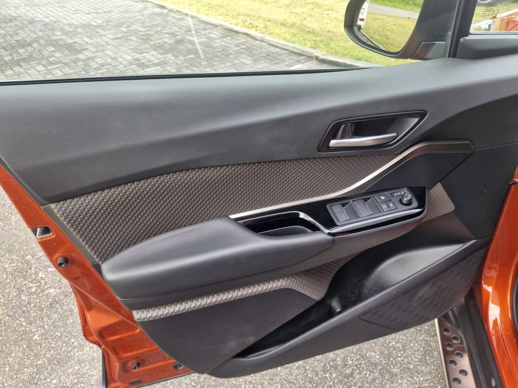 Toyota C-hr 2.0 hybrid launch edition