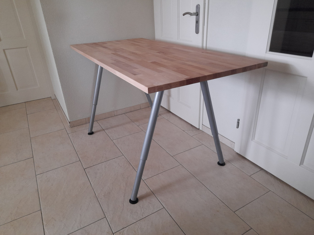 Prachtig zit/sta bureau (in hoogte verstelbaar) 155 x 75   ( in goede staat