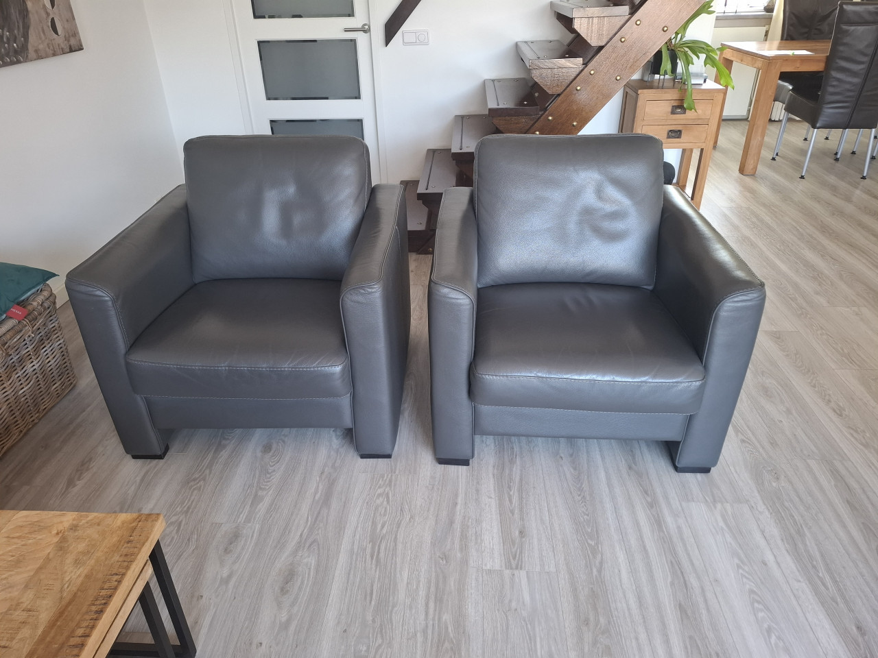 Zithoek 3-persoonsbank en 2 fauteuils