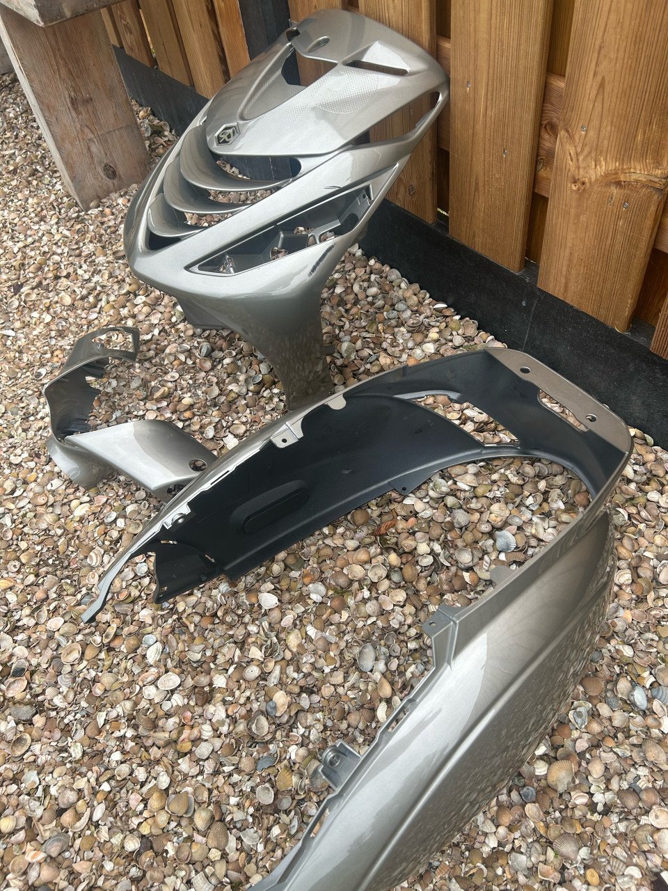 Te koop: Zip kappenset – Wit of  zilver metallic ( met lichte schade)