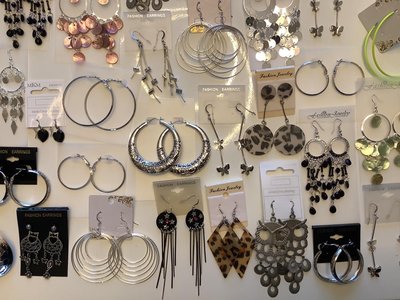 Partij hele mooie oorbellen. ( partij 18)