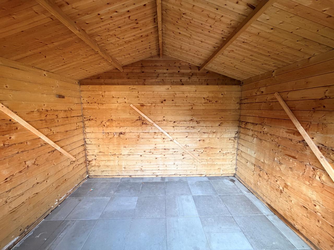 Mooi en stevig houten tuinhuis