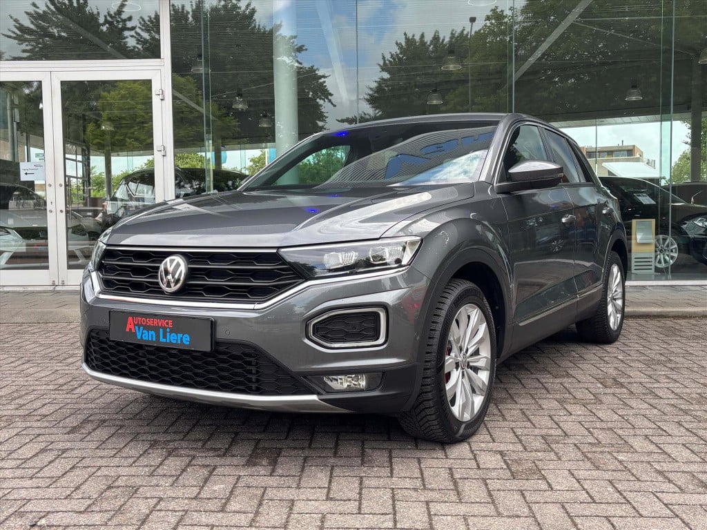 Volkswagen T-roc 1.5 tsi 150pk t-roc sport| dode hoek|trekhaak afn|stuur-st