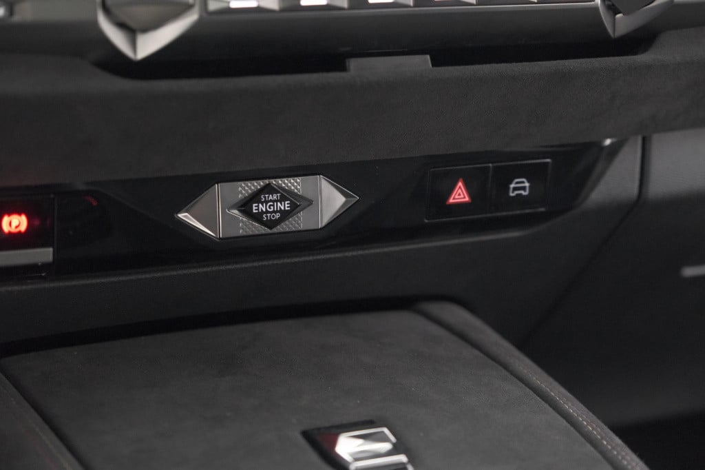 Ds Ds 4 puretech 130 eat8 performance line | camera | apple carplay | alcan