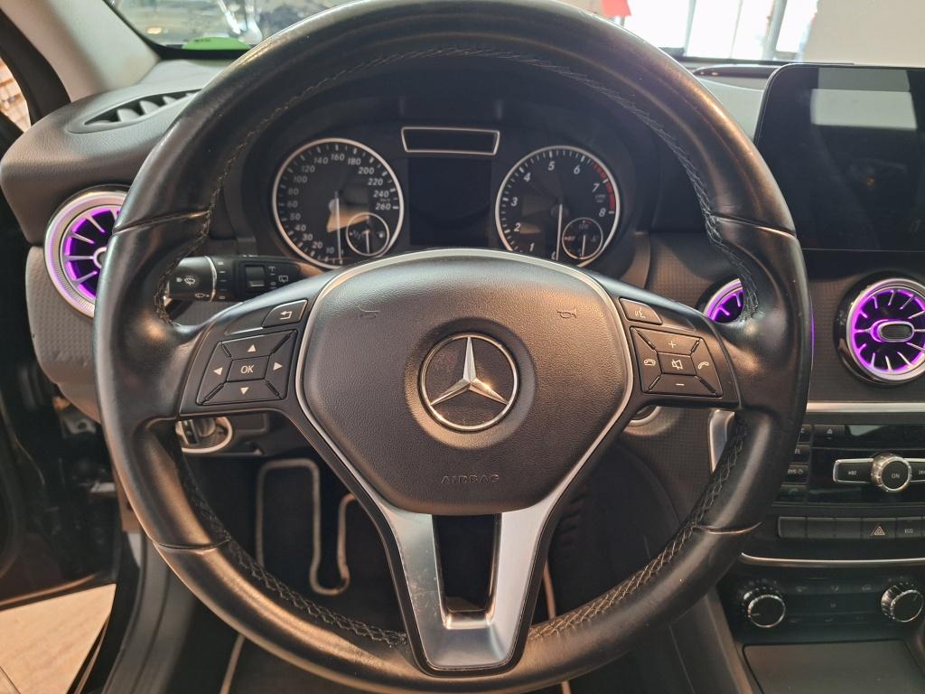 Mercedes-Benz A-Klasse 180 4u3 | ambient lighting | climate control